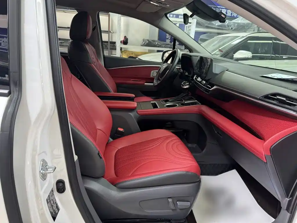 Toyota Sienna — миниатюра 5