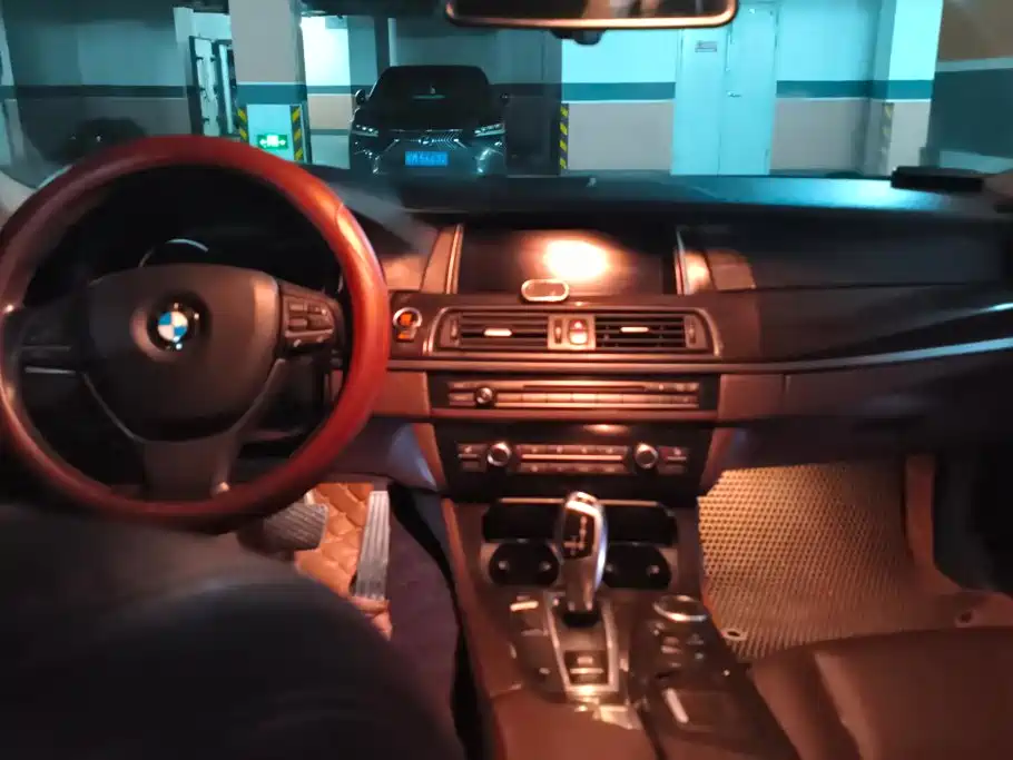 BMW 5 Series — миниатюра 12
