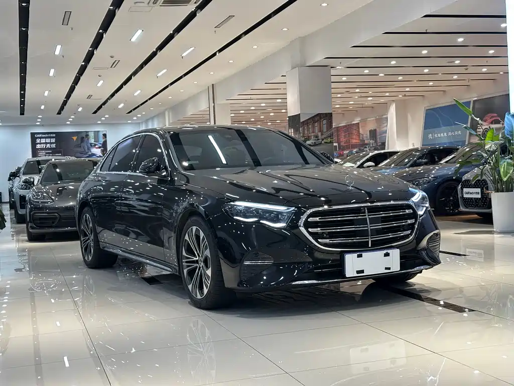 Mercedes-Benz E-Class — миниатюра 3