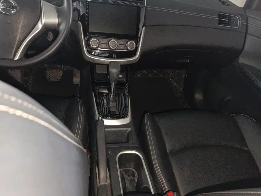 Nissan Tiida — миниатюра 16