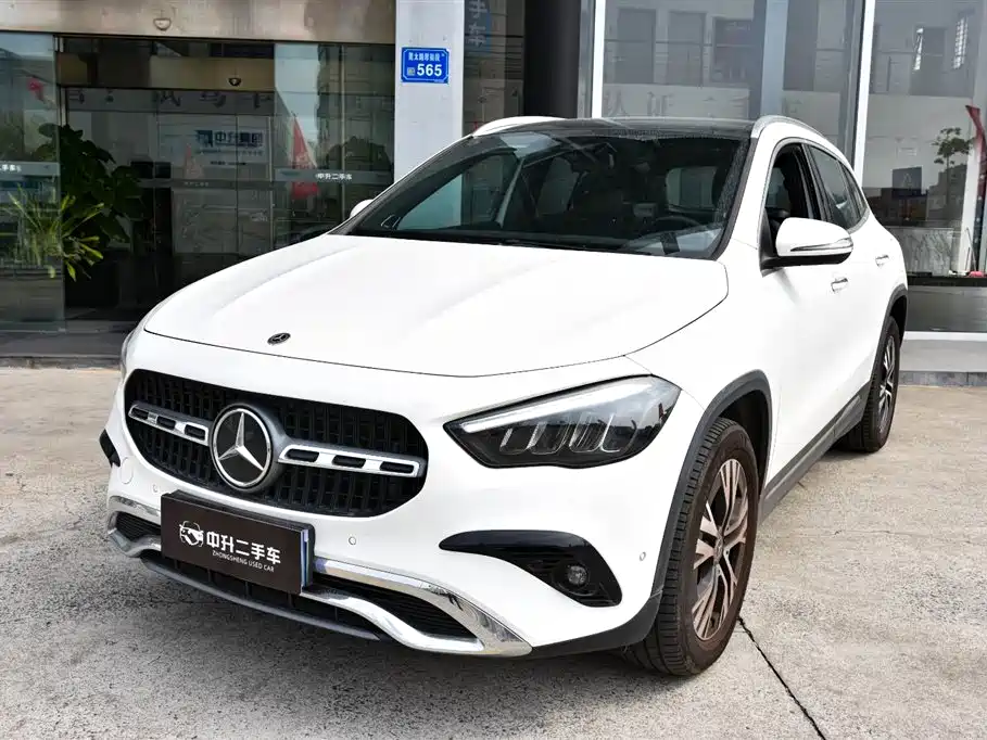 MERCEDES-BENZ GLA