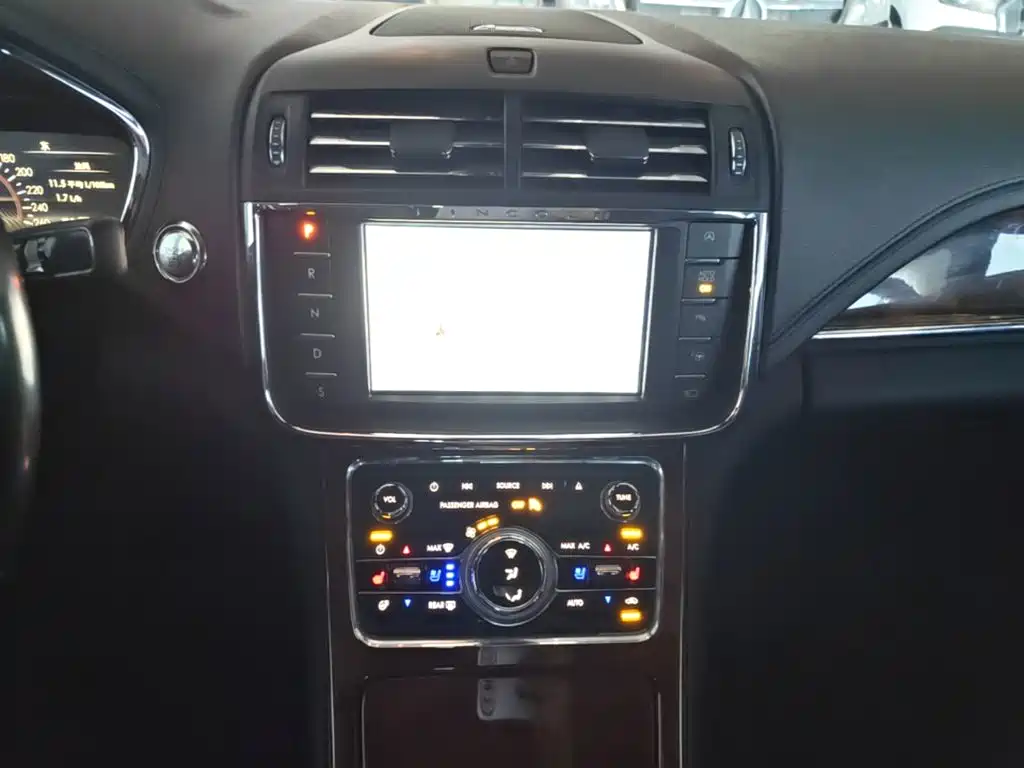 Lincoln Continental — миниатюра 13