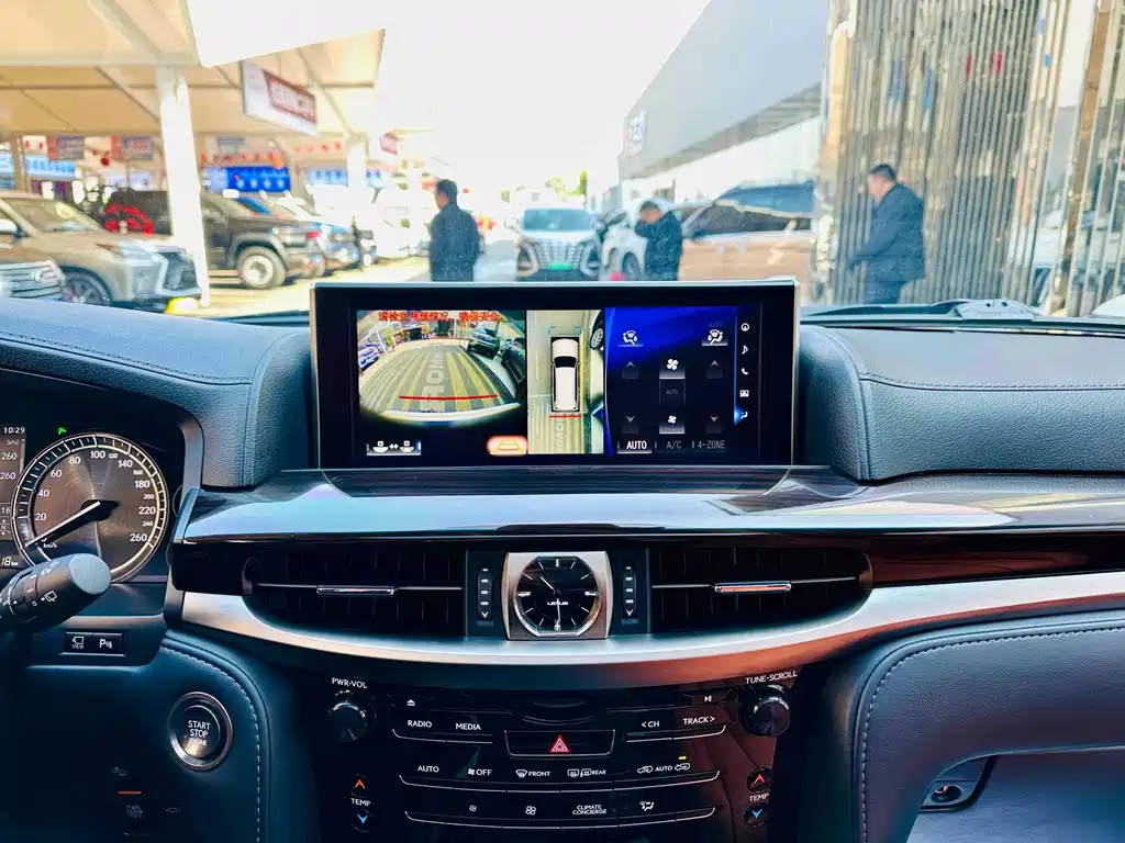 Lexus LX — миниатюра 12