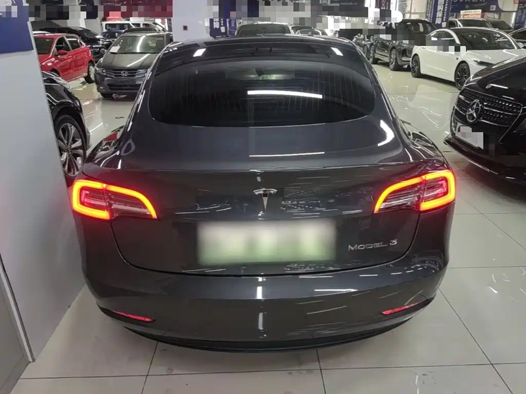 Tesla Model 3 — миниатюра 6