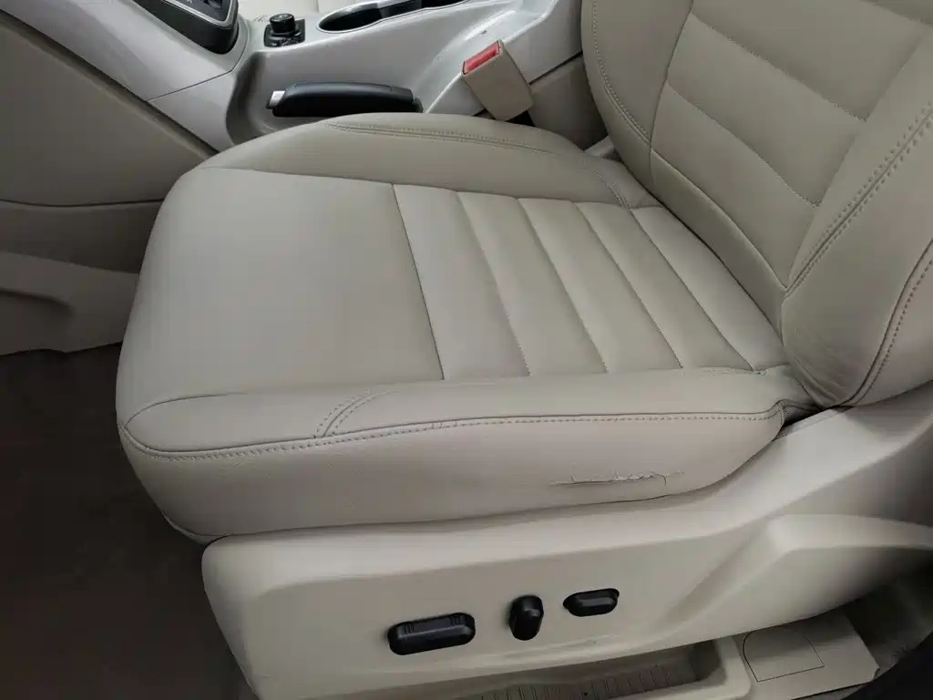 Ford Kuga — миниатюра 20