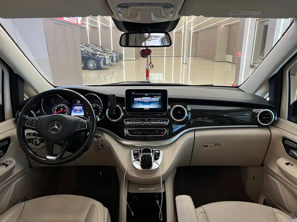 Mercedes-Benz V-Class — миниатюра 16