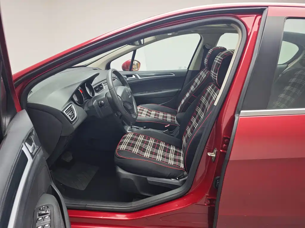 Peugeot 308 — миниатюра 10
