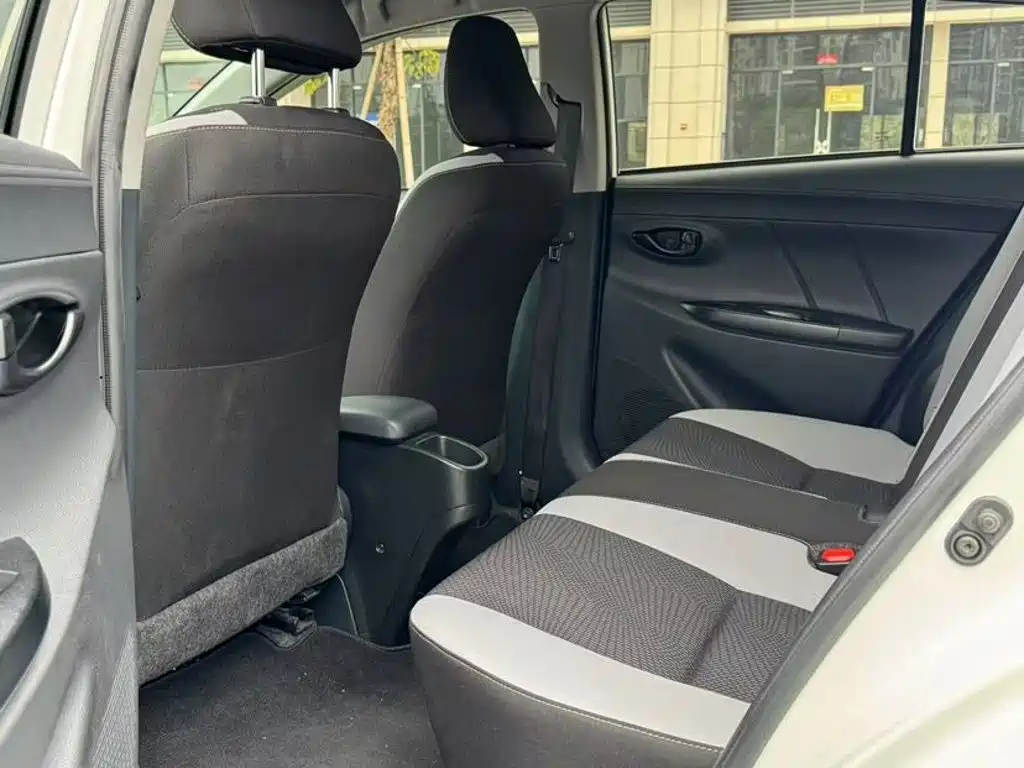 Toyota Yaris L — миниатюра 8
