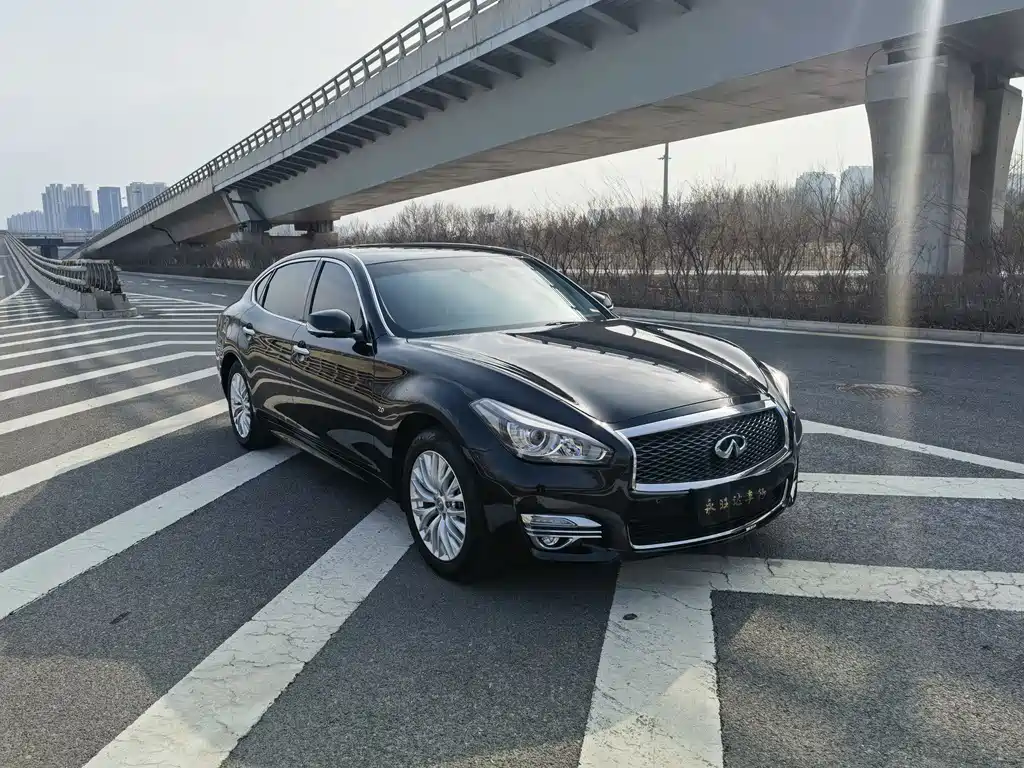 INFINITI Q70