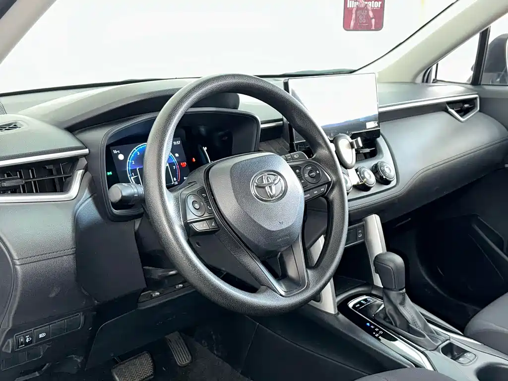 Toyota Corolla Cross — миниатюра 14