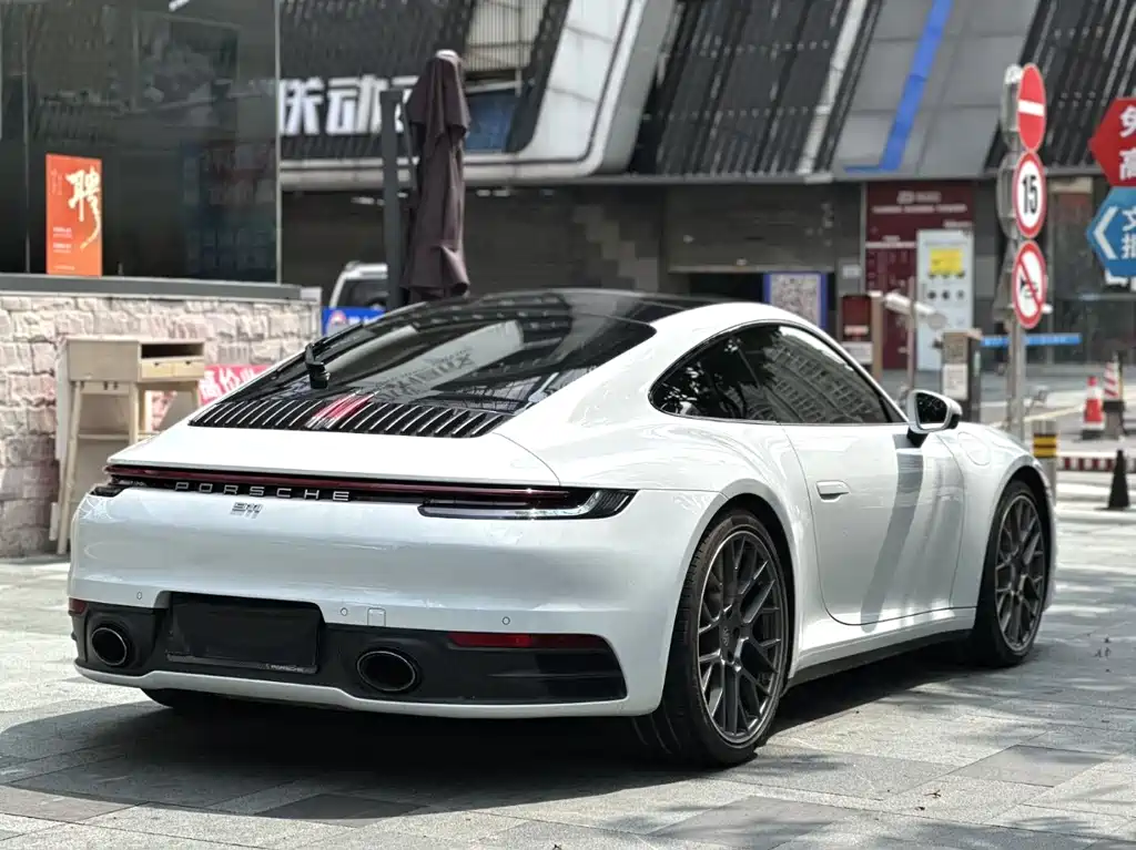 PORSCHE 911