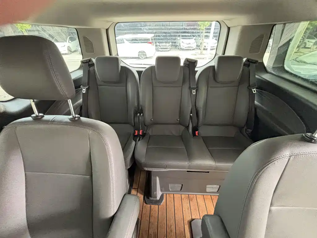 Ford Tourneo — миниатюра 10