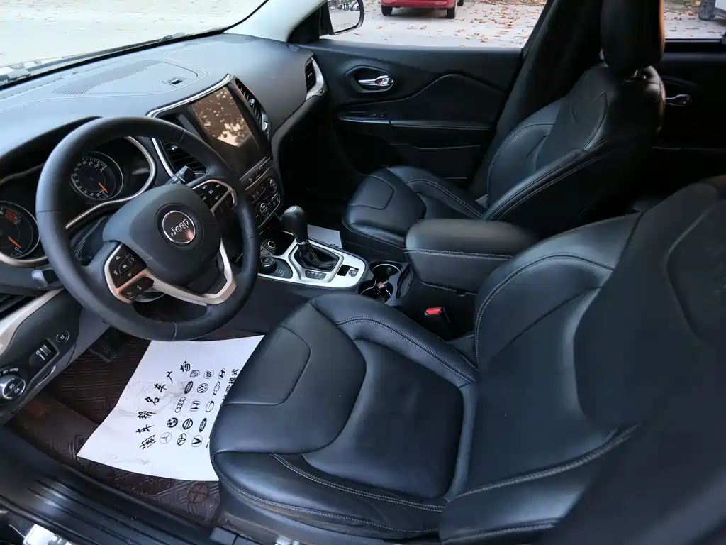 Jeep Cherokee 2.4L Excellence Edition, фото 7