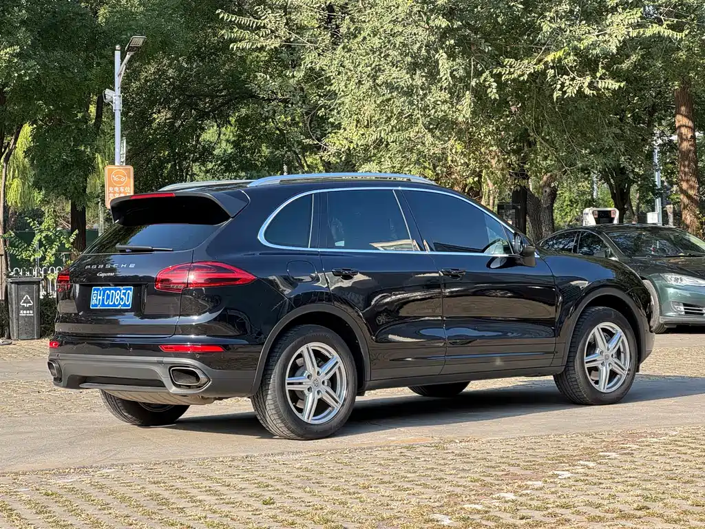 Porsche Cayenne — миниатюра 3