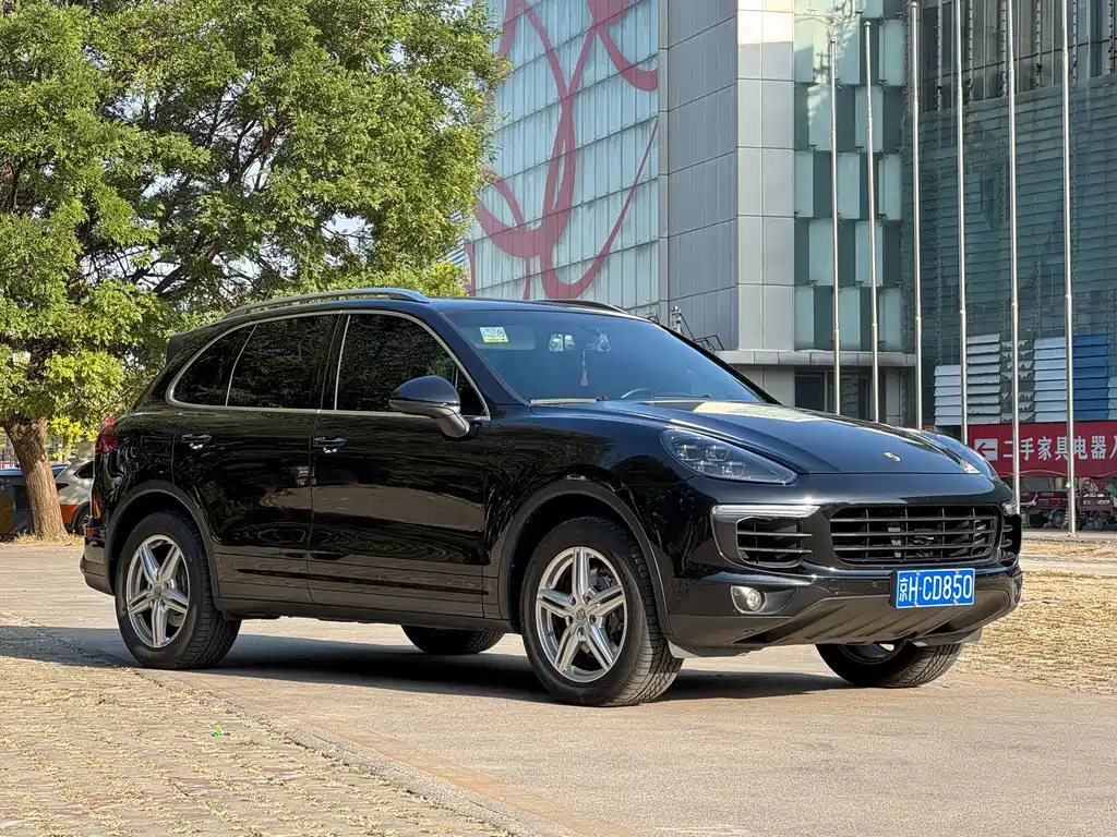 Porsche Cayenne — миниатюра 7