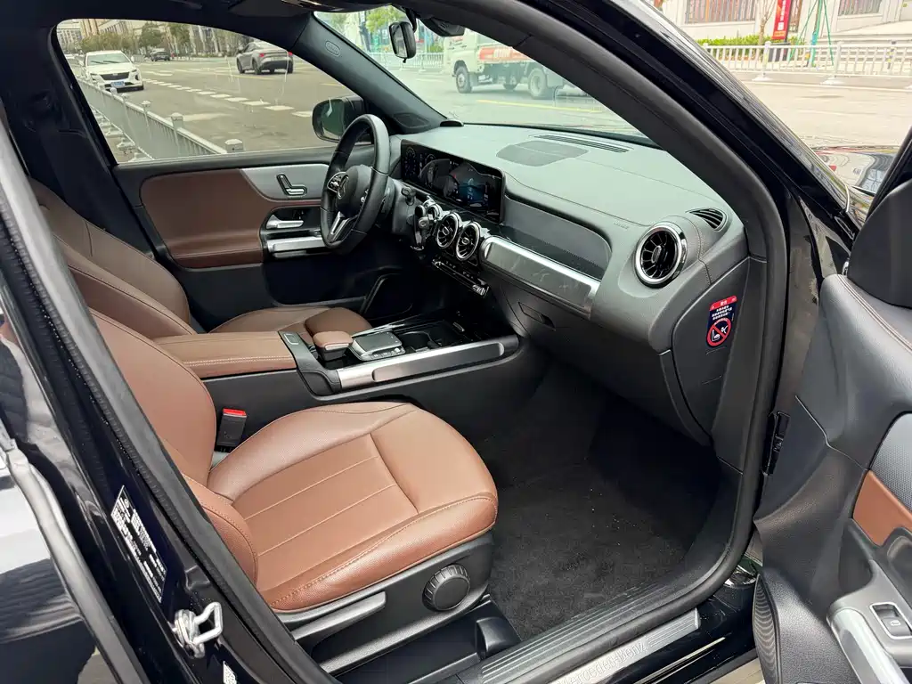 Mercedes-Benz GLB — миниатюра 8
