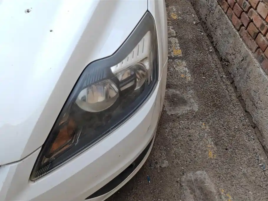 Ford Focus 2013 1.8L MT