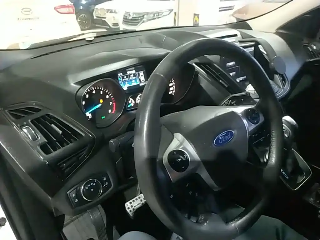 Ford Kuga — миниатюра 10