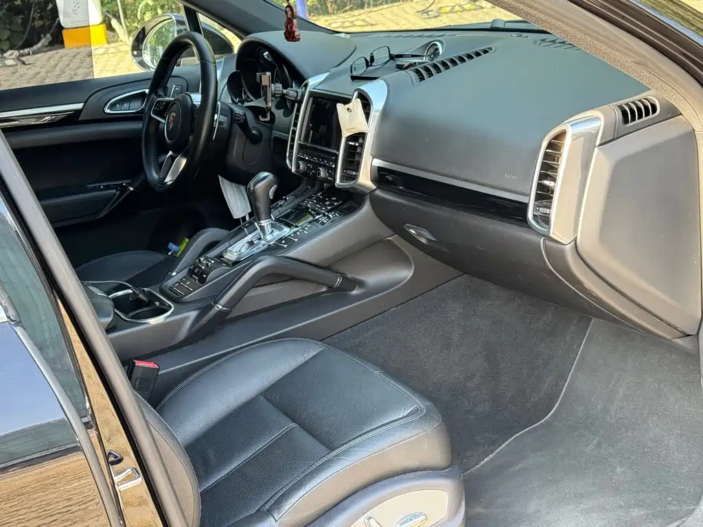 Porsche Cayenne — миниатюра 12