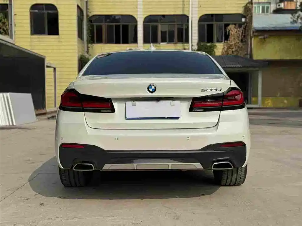 BMW 5 SERIES