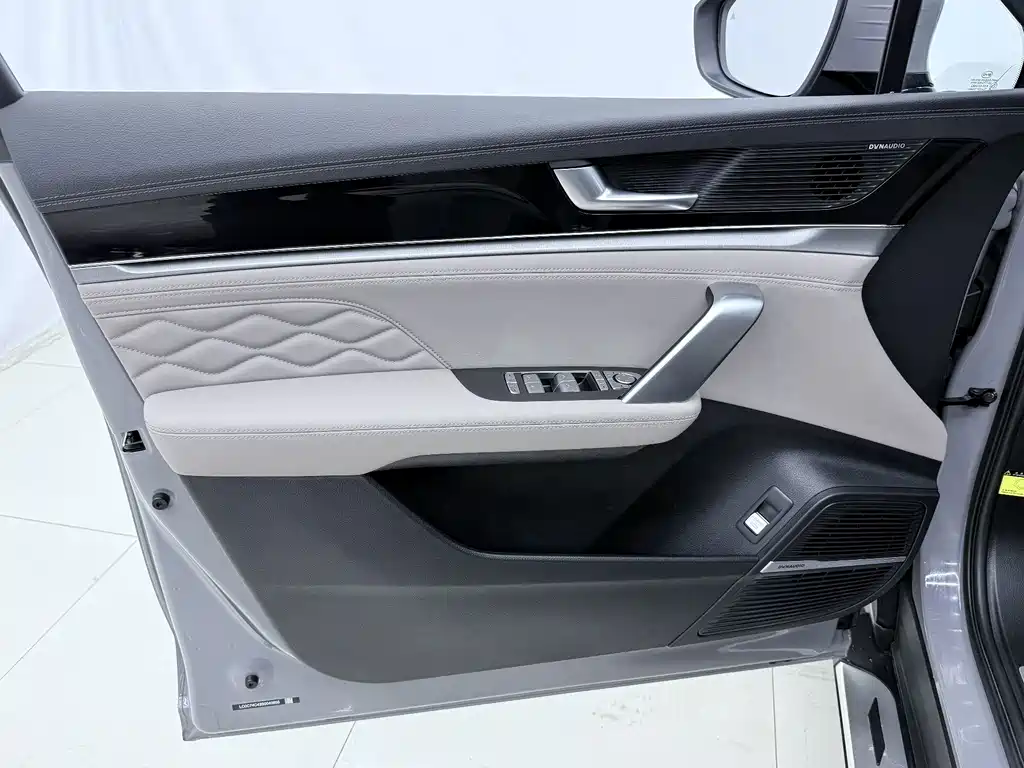 BYD Tang New Energy — миниатюра 17
