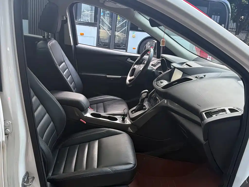 Ford Kuga — миниатюра 10