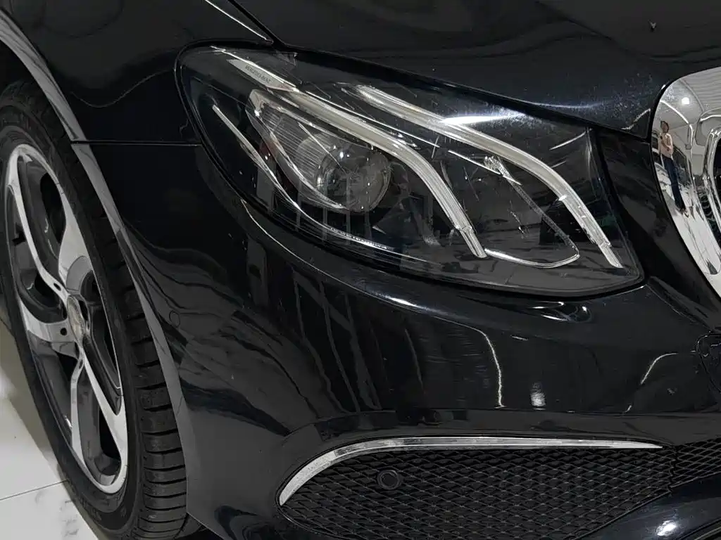 Mercedes-Benz E-Class — миниатюра 5