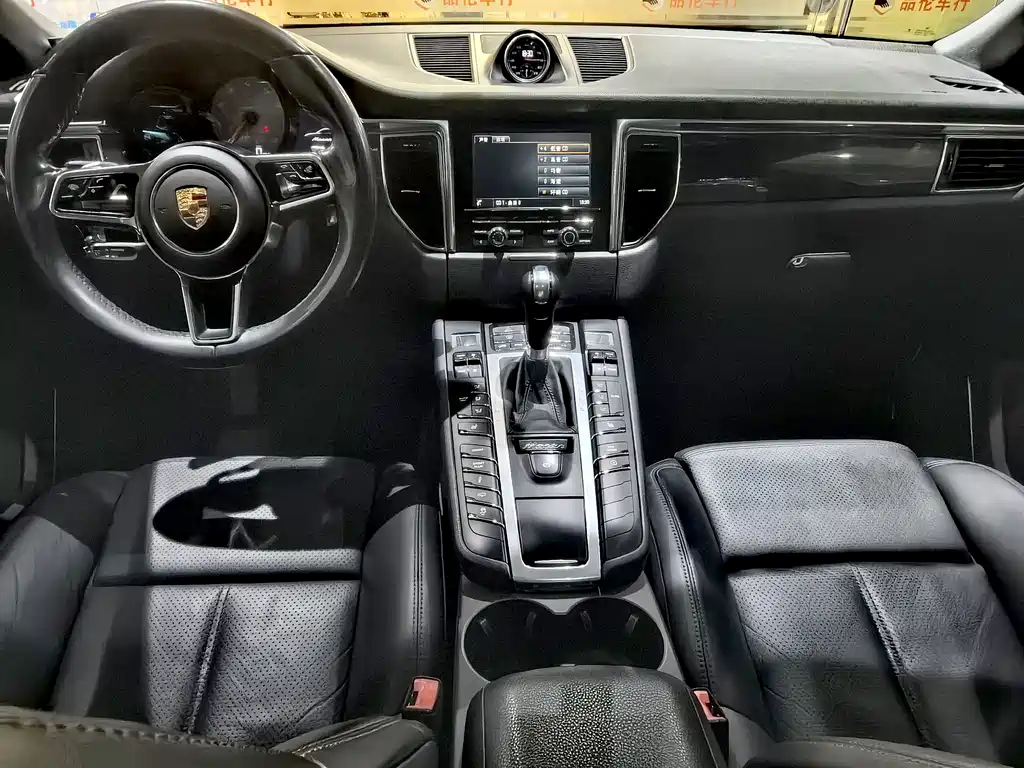 Porsche Macan — миниатюра 6