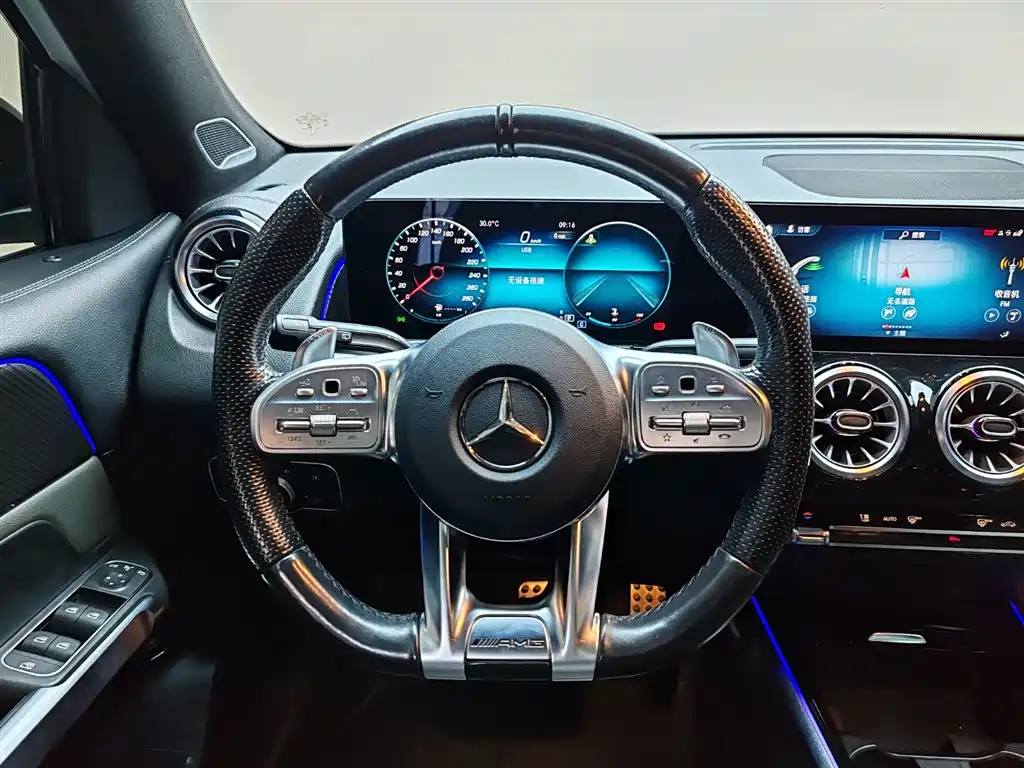 Mercedes-Benz GLB AMG — миниатюра 6