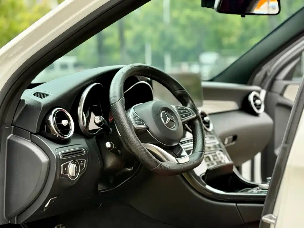 Mercedes-Benz C-Class — миниатюра 11