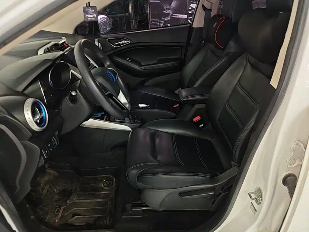 BYD Yuan EV — миниатюра 15