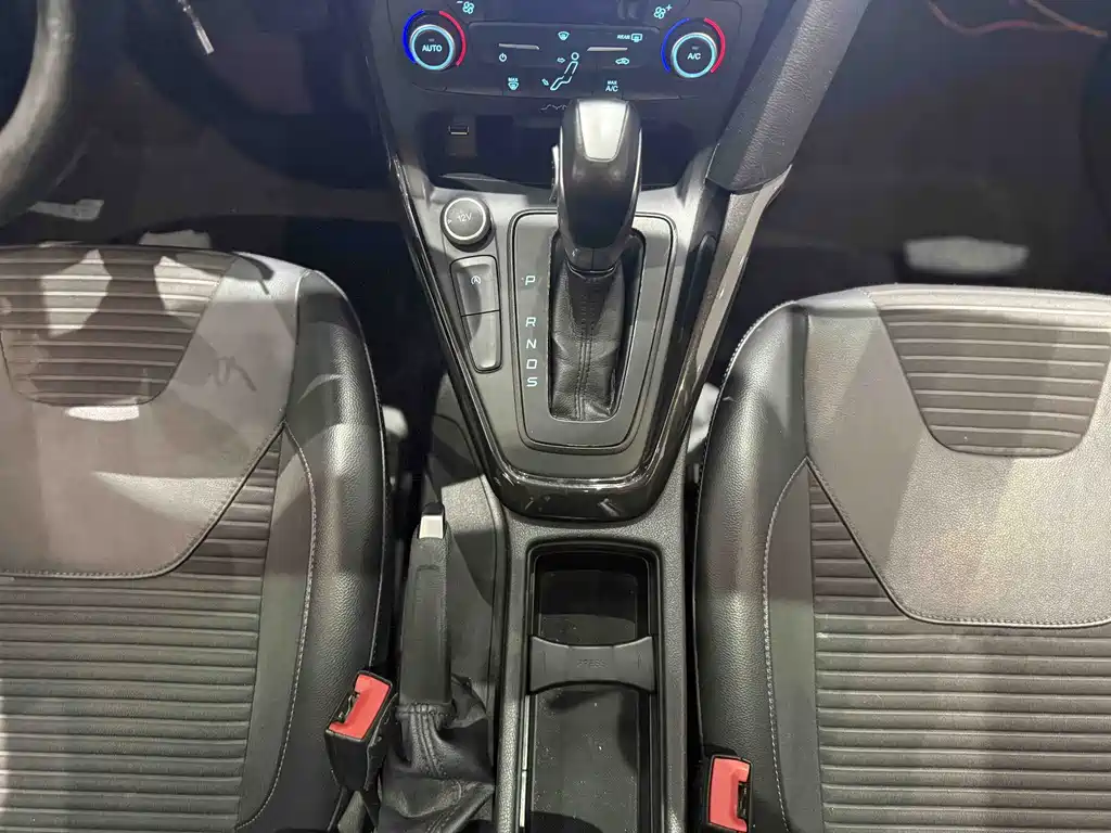 Ford Focus 2018 EcoBoost 180 AT Elite