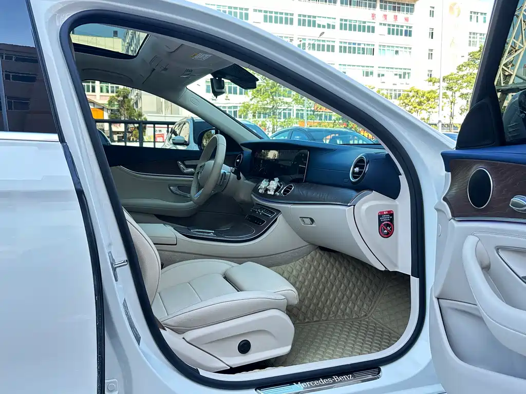 MERCEDES-BENZ E CLASS