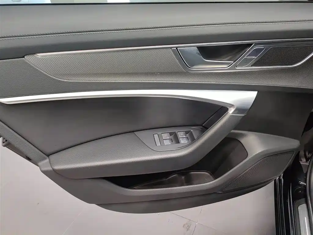 Audi A6L — миниатюра 10