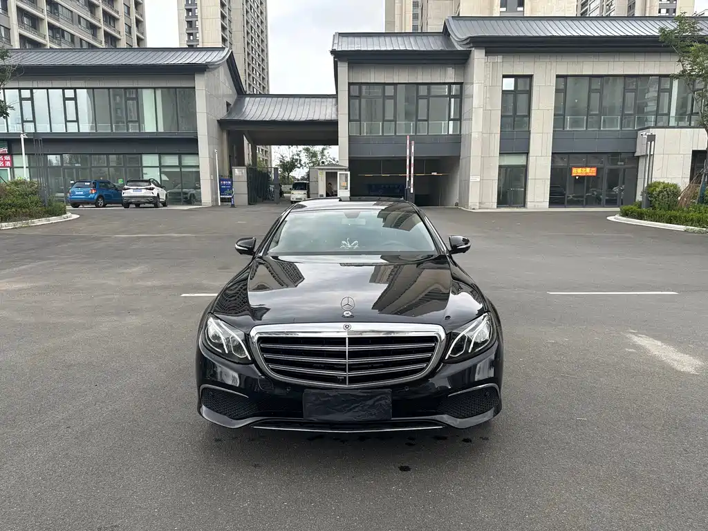 Mercedes-Benz E-Class — миниатюра 2