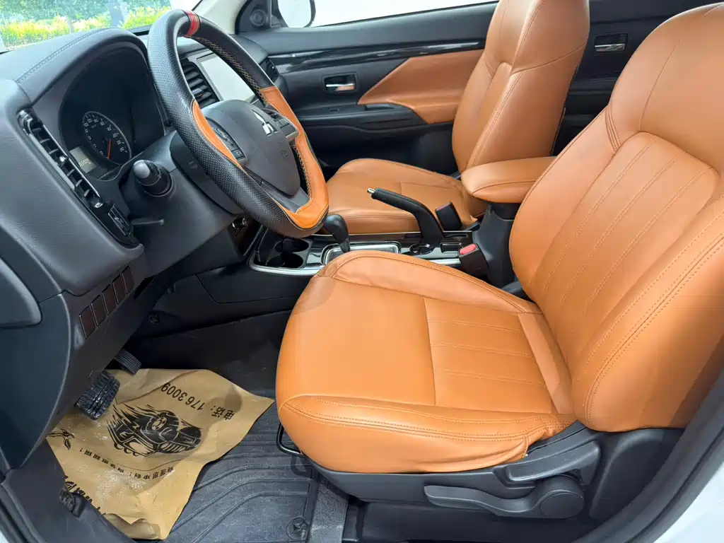Mitsubishi Outlander — миниатюра 9