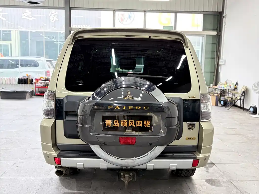 Mitsubishi Pajero (Import) — миниатюра 4