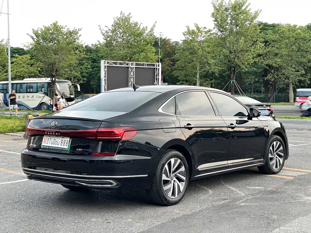VOLKSWAGEN PASSAT NEW ENERGY