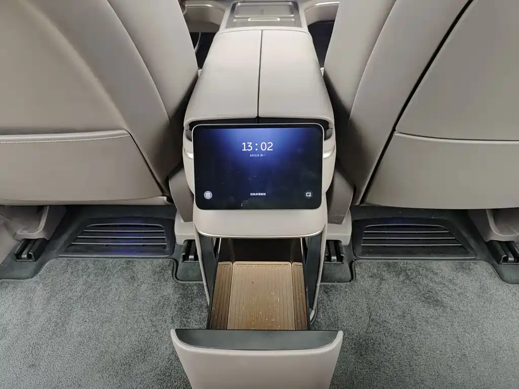 NIO ES8 — миниатюра 25