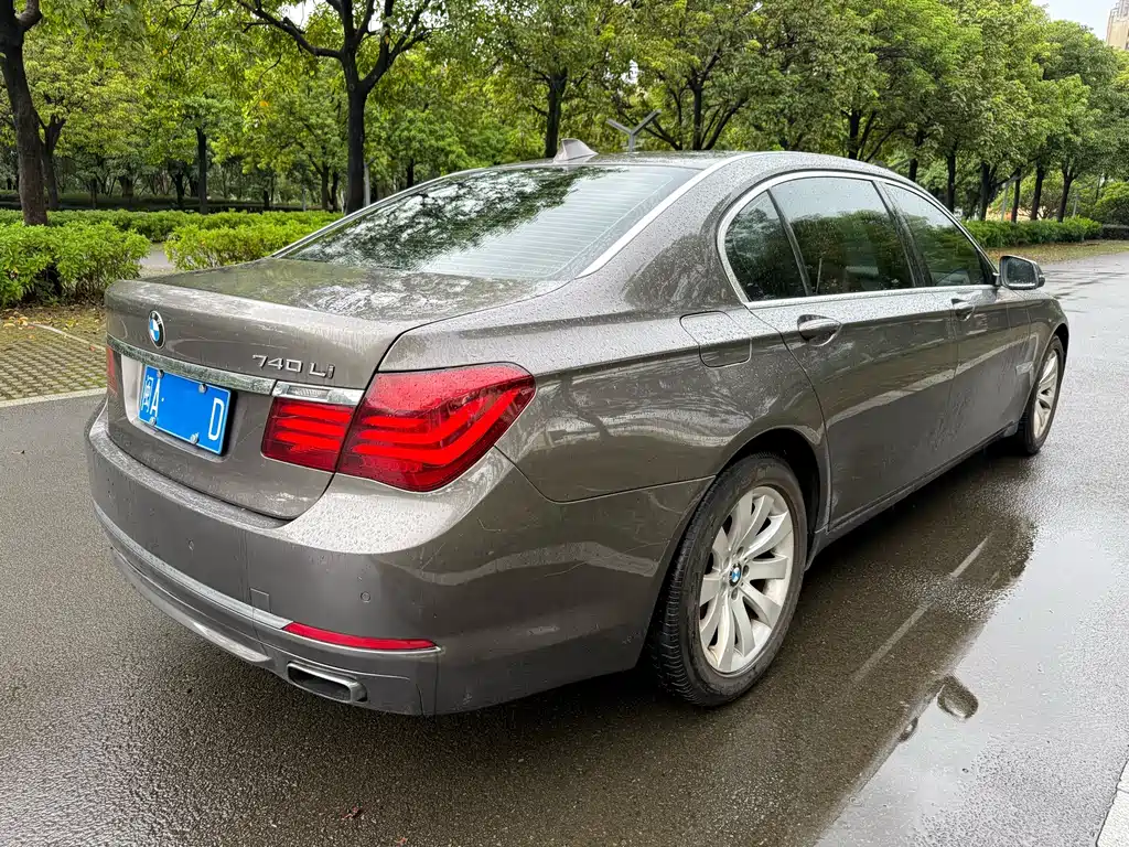 BMW 7 Series — миниатюра 5