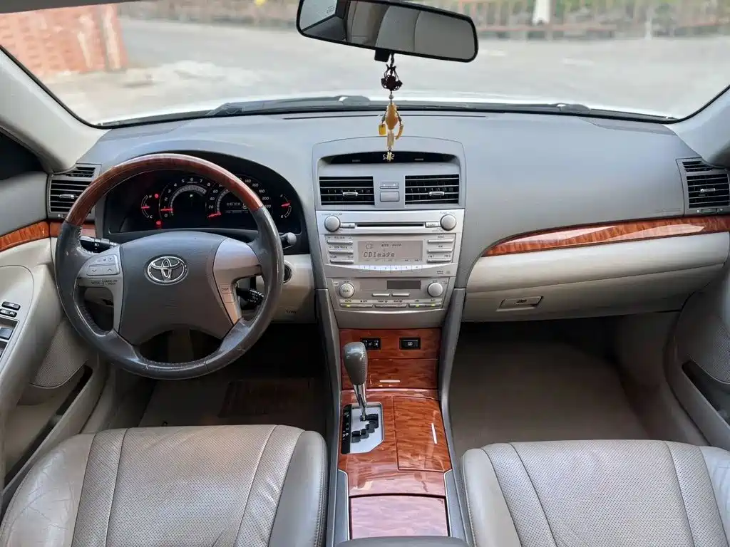 Toyota Camry — миниатюра 9