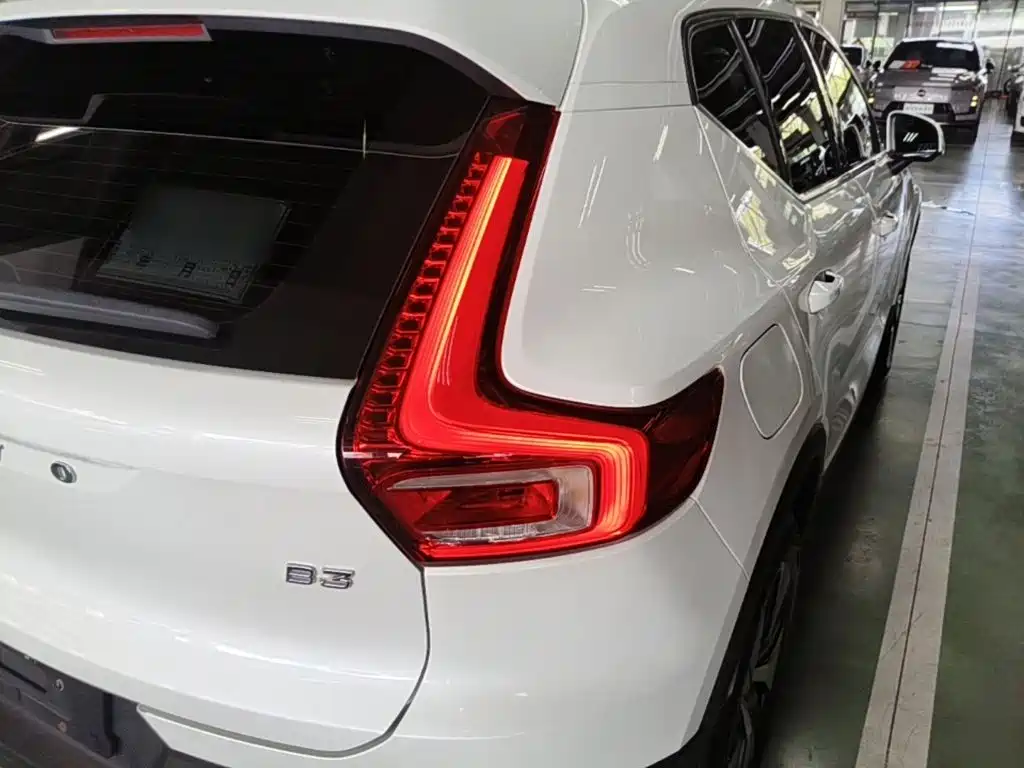 Volvo XC40 — миниатюра 8