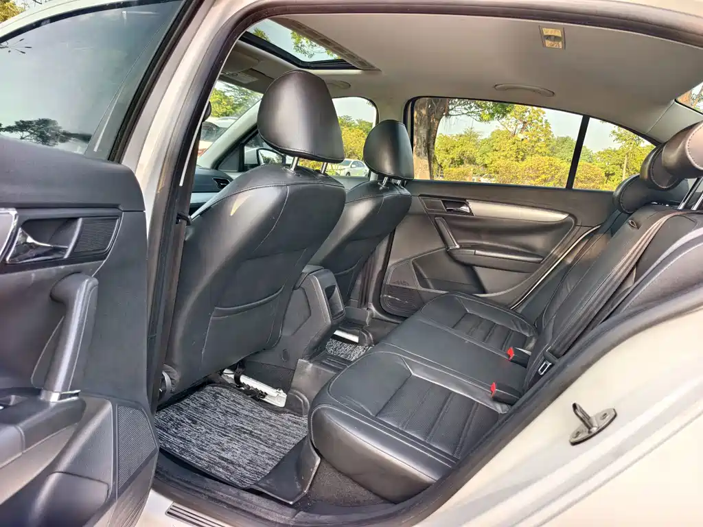 Volkswagen Lavida — миниатюра 6