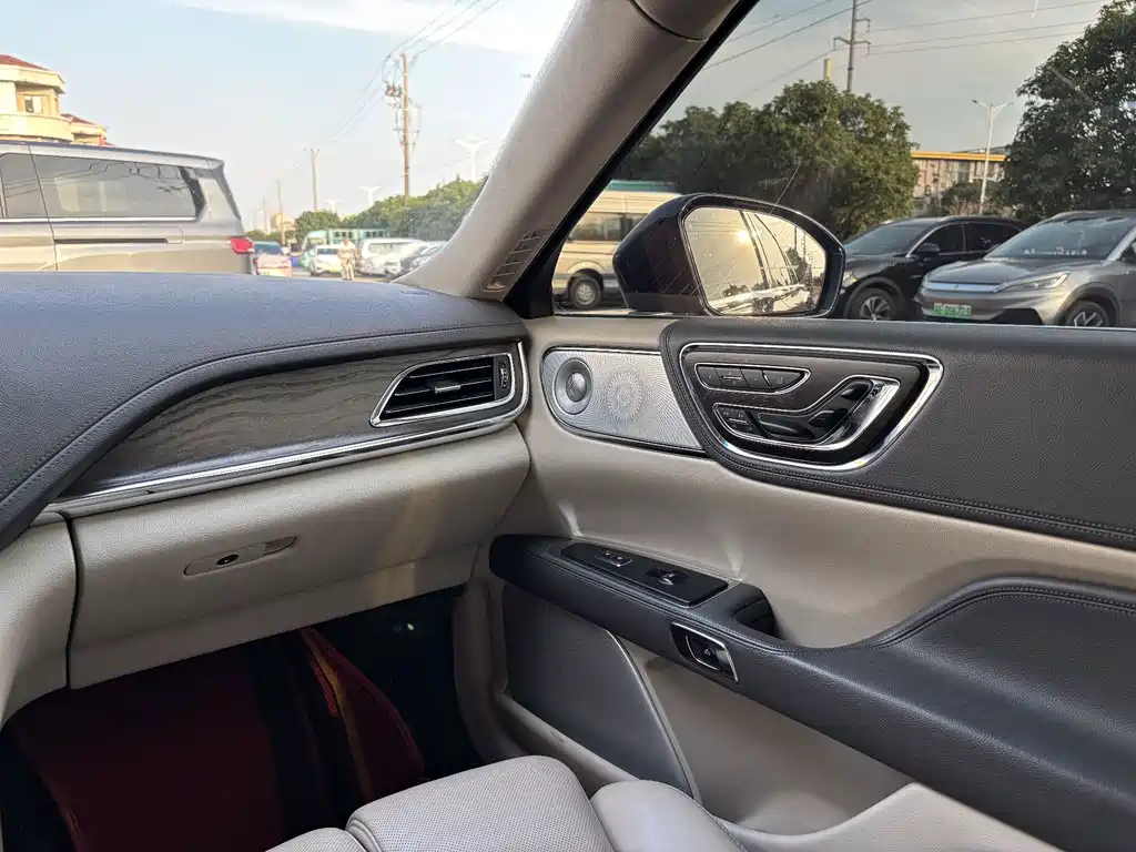 Lincoln Continental — миниатюра 18