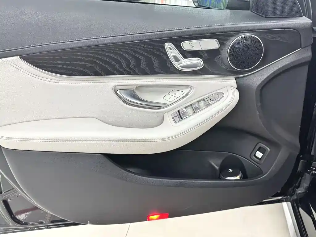 Mercedes-Benz C-Class — миниатюра 7