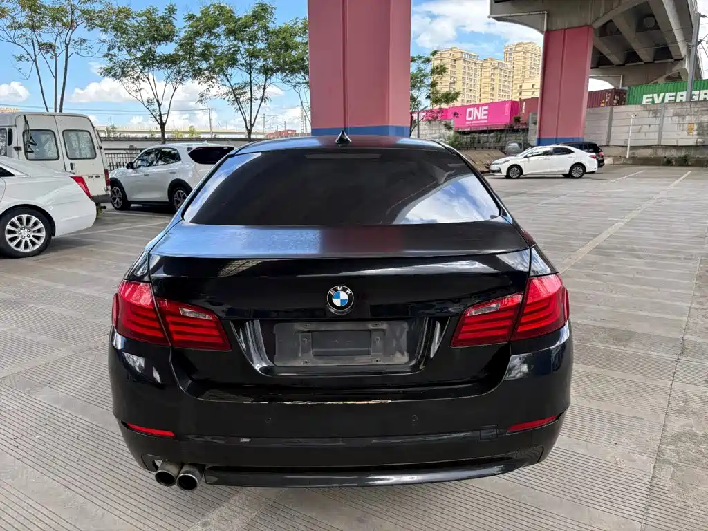 BMW 5 Series — миниатюра 9