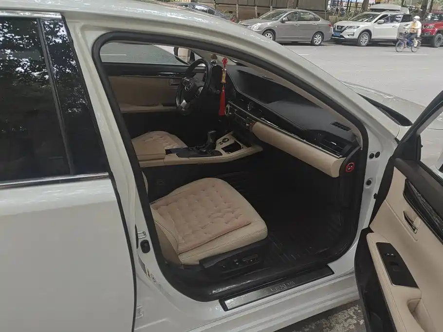 Lexus ES — миниатюра 8