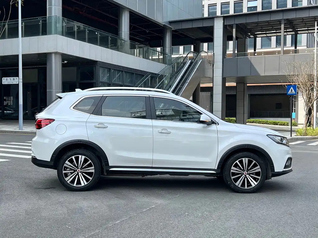 ROEWE RX5 NEW ENERGY