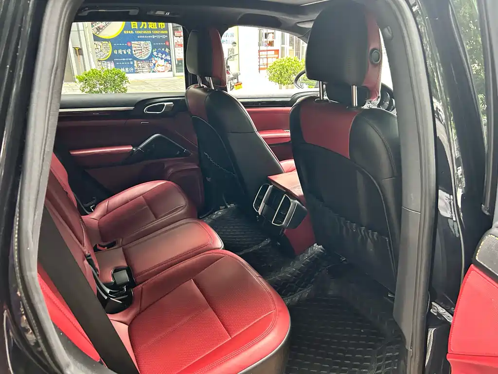 Porsche Cayenne — миниатюра 15