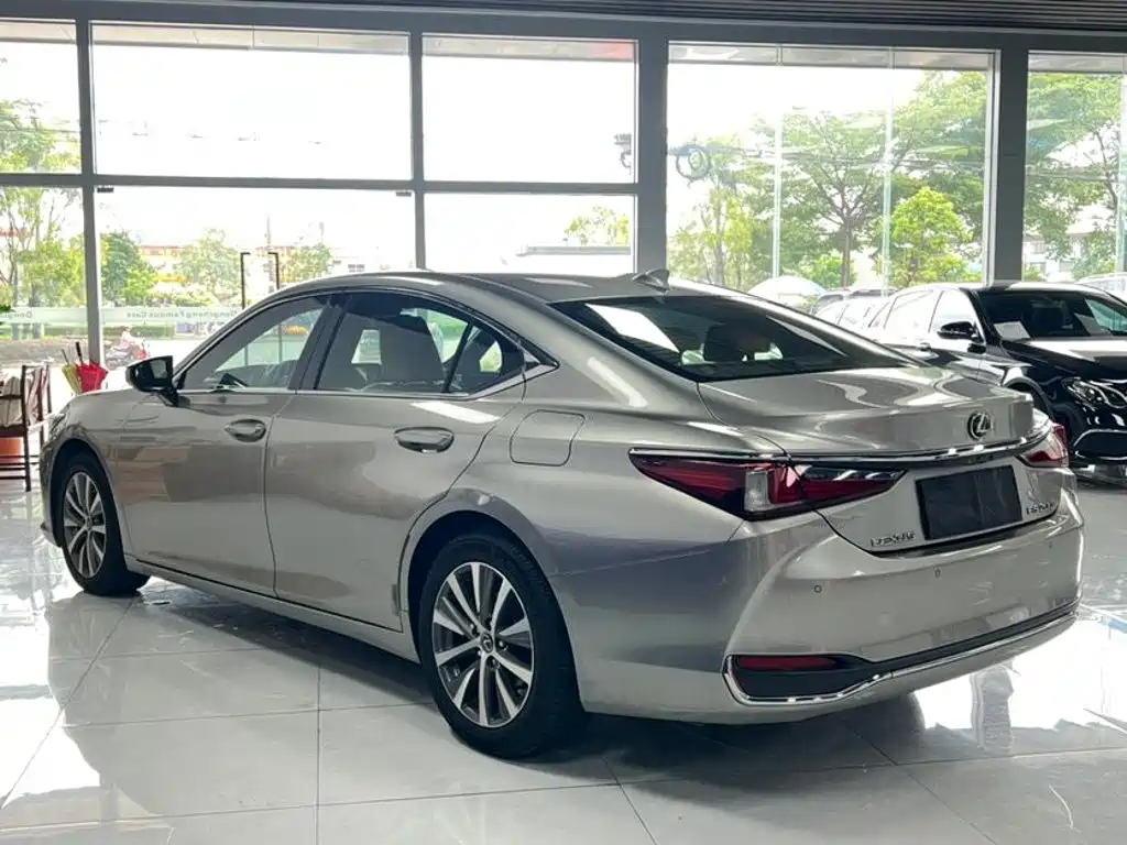 Lexus ES — миниатюра 9